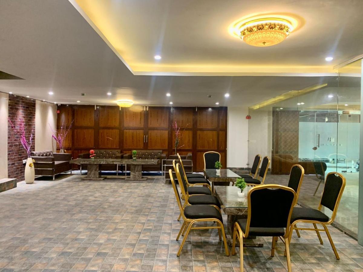 Tripple Tree - Karol Bagh 4*